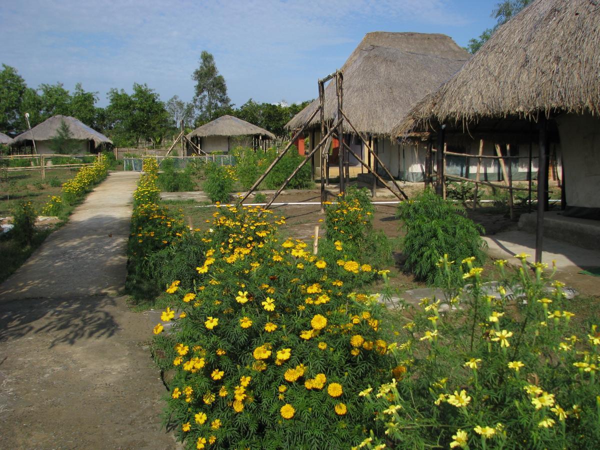 Estuarine Village Resort Satabhaya Exterior photo