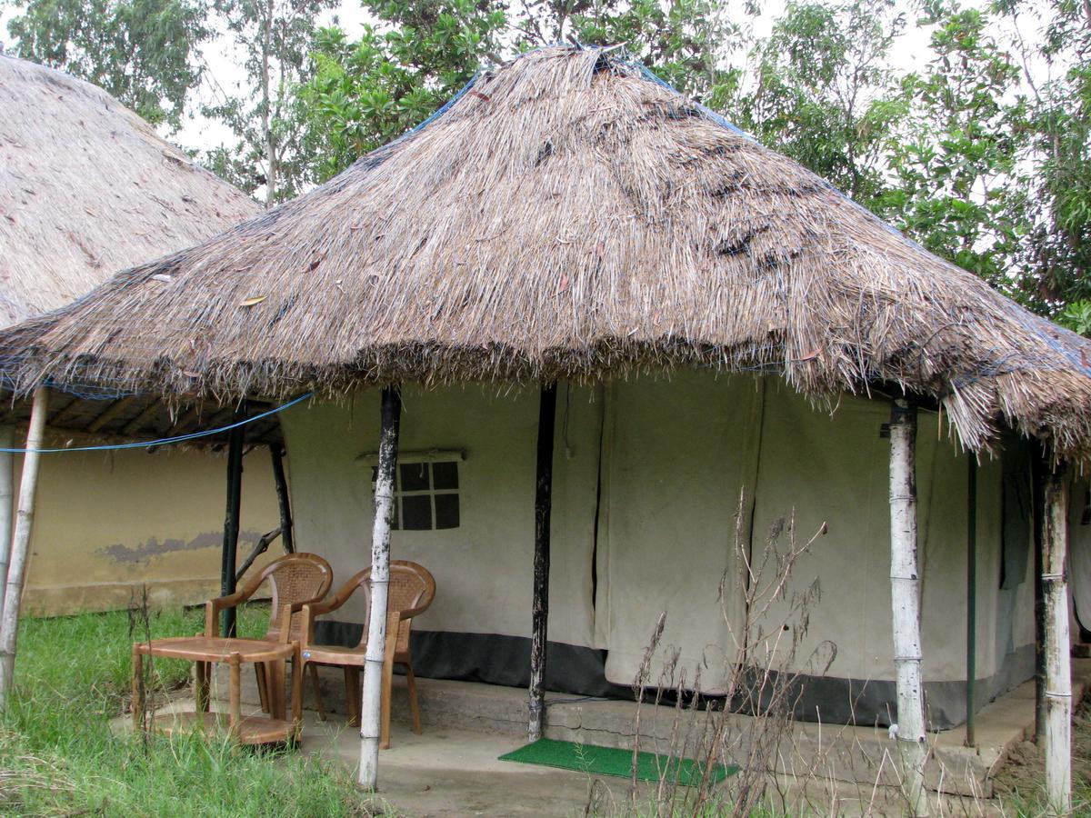 Estuarine Village Resort Satabhaya Exterior photo